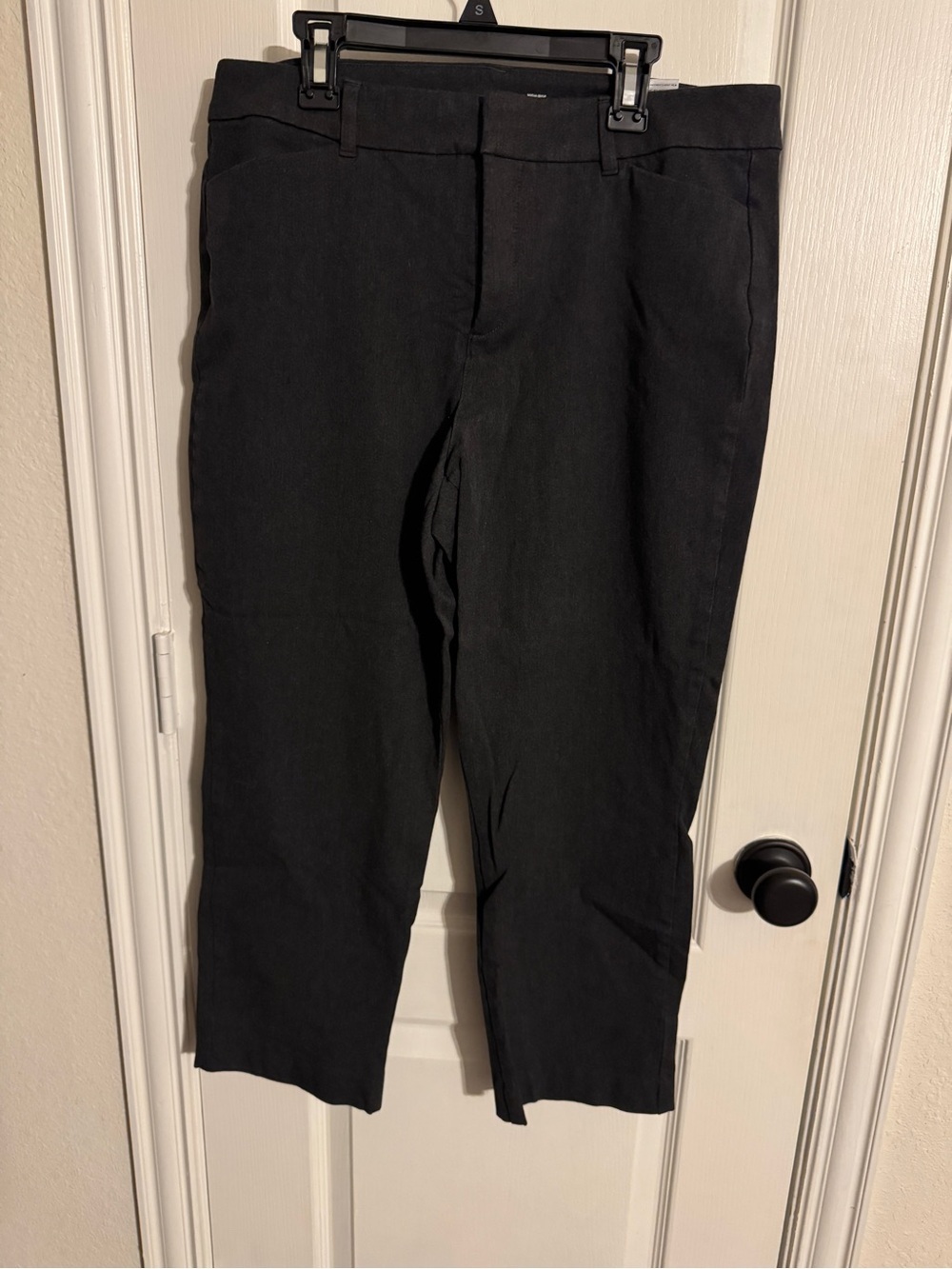 Old Navy Black Straight Leg Pixie Pants